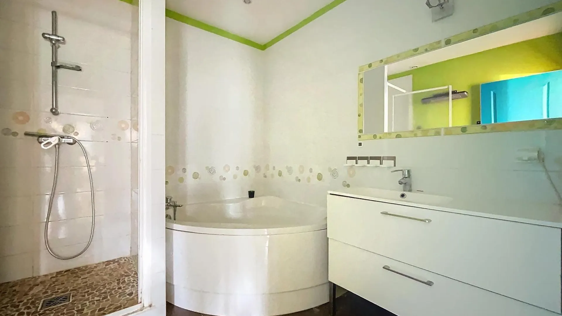 La Roue Libre 3 Chambres - 1Er Etage Au Centre Ville De L'Arbresle Eveux 0*,